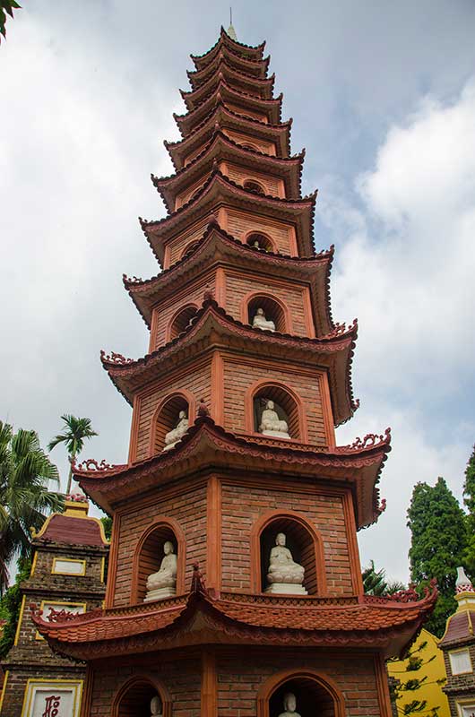 139 - Vietnam - Hanoi - lago Ho Tay - pagoda Tran Quoc